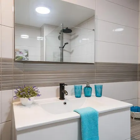 Apartment One Bedroom Seaview Marina