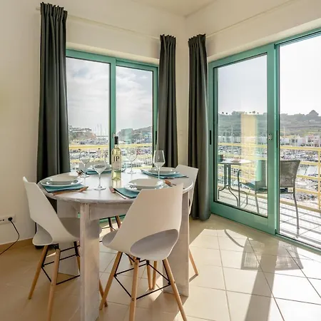 One Bedroom Seaview Marina شقة