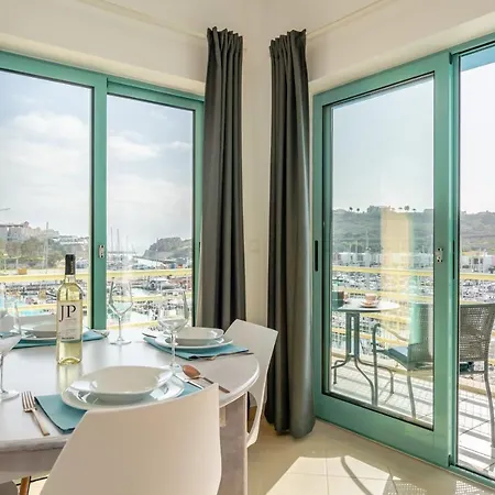 One Bedroom Seaview Marina شقة *